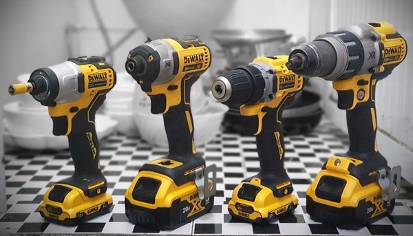 Makita DF012DZ Máy khoan và vặn vít dùng pin(7.2v) (không kèm pin sạc)