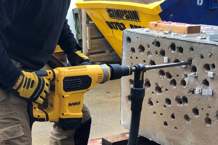 Dewalt D25133K-B1 Máy khoan bê tông