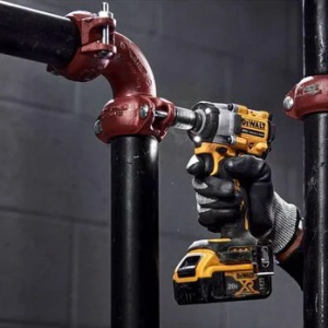 DeWalt DCF922N Máy Siết Bu Lông Dùng Pin 20V Max   (không kèm pin sạc)